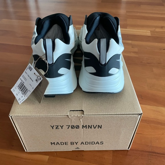 SOLD Yeezy Boost 700 MNVN ‘Analog’ - Picture 3 of 14